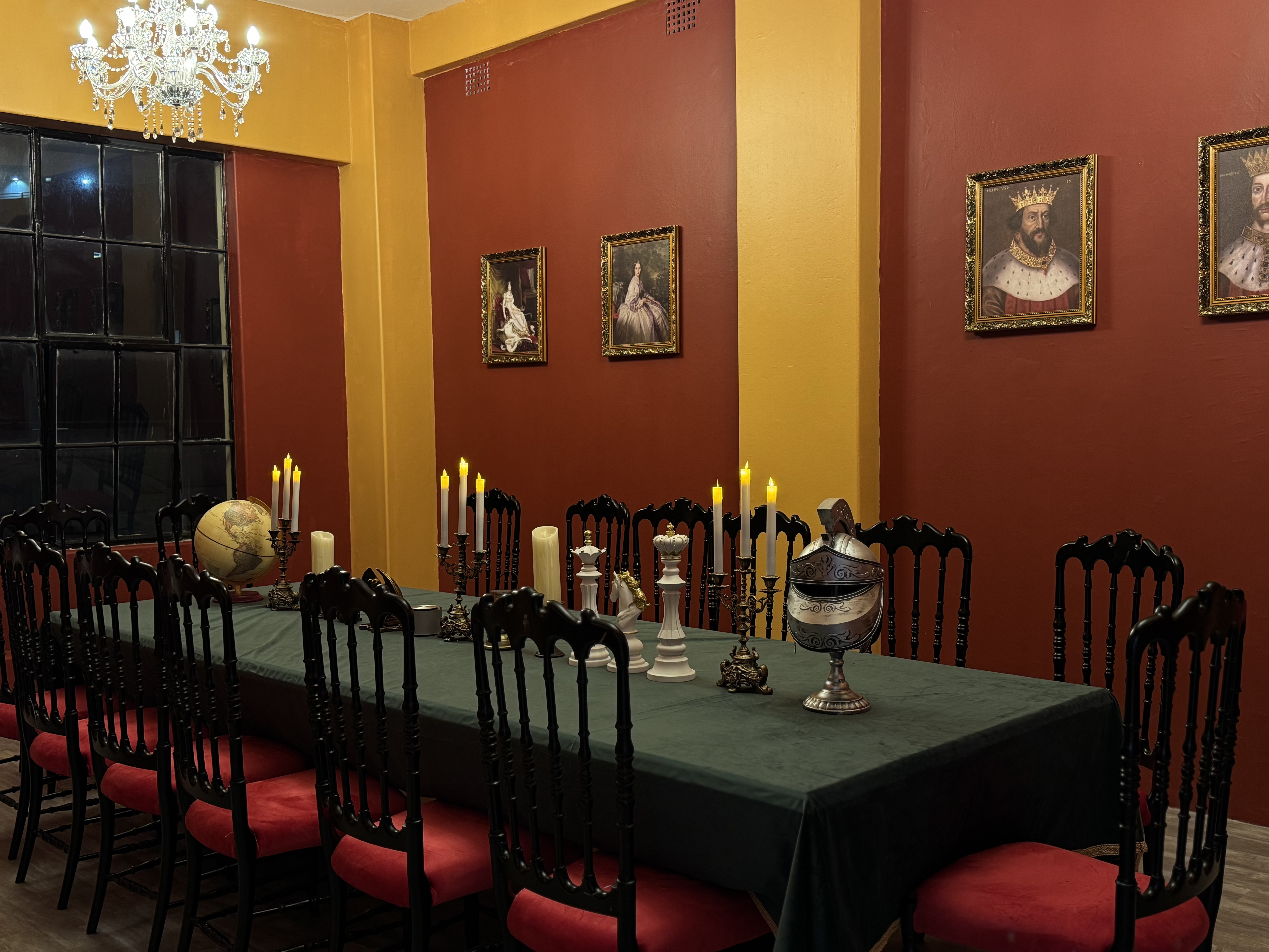 Blood on the Clocktower Room — royal red social deduction room